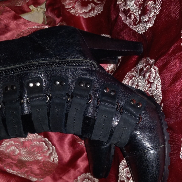 Diana Diana - Picture 3 of 7